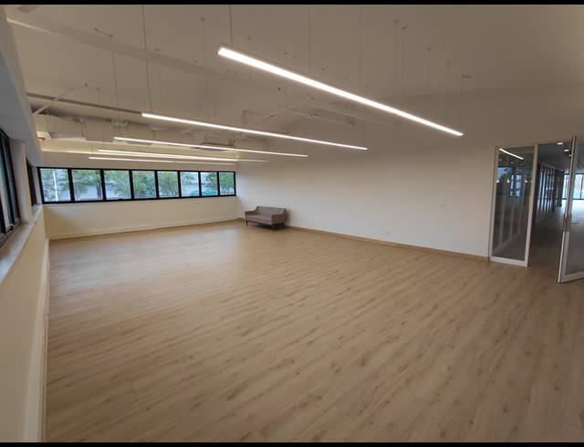133M² OFFICE TO LET IN HALFWAY HOUSE